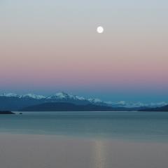 Luna llena sobre el Nahuel Huapi