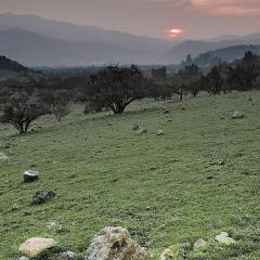 Atardecer entre piedras